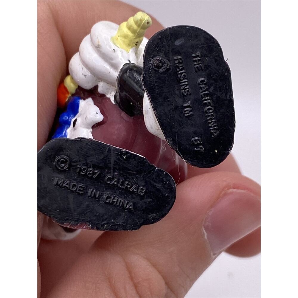 California Raisins Figure Singer Singing Microphone Raisin CALRAB 1987 Vintage - Picture 7 of 8